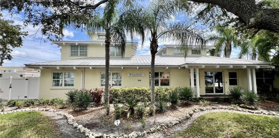 Commercial property in Bradenton, Florida 401.71 sq.m. № 1789233
