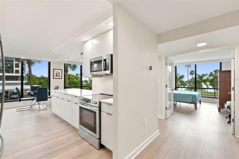Copropriété à vendre à Sarasota, Floride: 2 chambres, 115.85 m2 № 2285432 - photo 6
