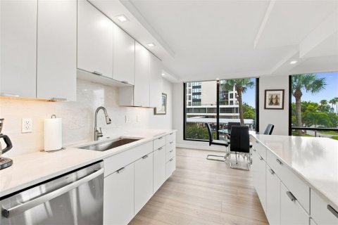 Copropriété à vendre à Sarasota, Floride: 2 chambres, 115.85 m2 № 2285432 - photo 8