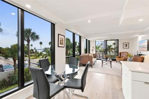 Copropriété à vendre à Sarasota, Floride: 2 chambres, 115.85 m2 № 2285432 - photo 12