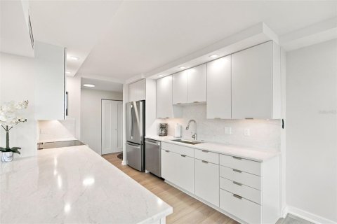 Copropriété à vendre à Sarasota, Floride: 2 chambres, 115.85 m2 № 2285432 - photo 15