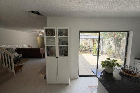 Adosado en venta en West Palm Beach, Florida, 2 dormitorios, 114.83 m2 № 2062674 - foto 3