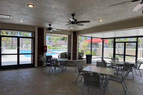 Adosado en venta en West Palm Beach, Florida, 2 dormitorios, 114.83 m2 № 2062674 - foto 23