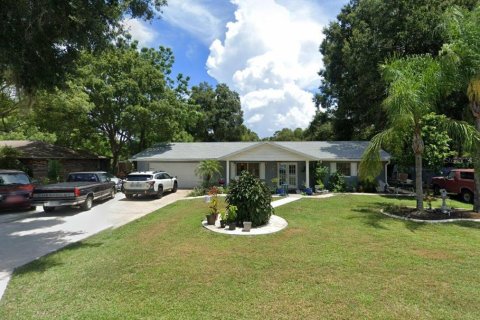 House in Fruitland Park, Florida 3 bedrooms, 166.57 sq.m. № 1908173 - photo 1