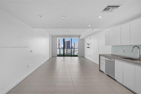 Condo in Miami, Florida  № 1874375 - photo 1