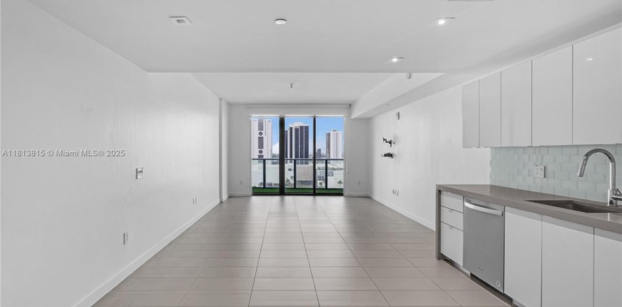 Studio in the Condo in Miami, Florida № 1874375