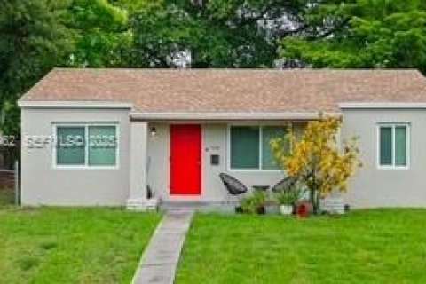 Коммерческая недвижимость в Норт-Майами, Флорида 115.85м2 № 1989957