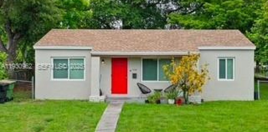 Коммерческая недвижимость в Норт-Майами, Флорида 115.85м2 № 1989957