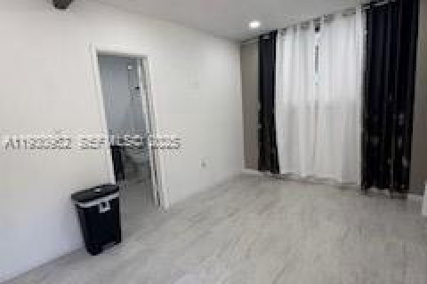 Снять в аренду коммерческую недвижимость в Норт-Майами, Флорида 115.85м2, № 1989957 - фото 4