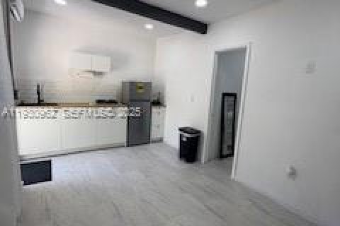 Снять в аренду коммерческую недвижимость в Норт-Майами, Флорида 115.85м2, № 1989957 - фото 3