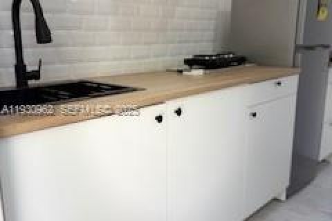 Снять в аренду коммерческую недвижимость в Норт-Майами, Флорида 115.85м2, № 1989957 - фото 6