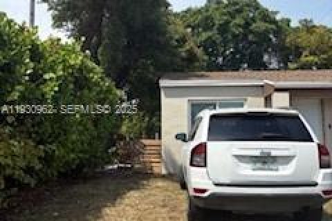 Снять в аренду коммерческую недвижимость в Норт-Майами, Флорида 115.85м2, № 1989957 - фото 2