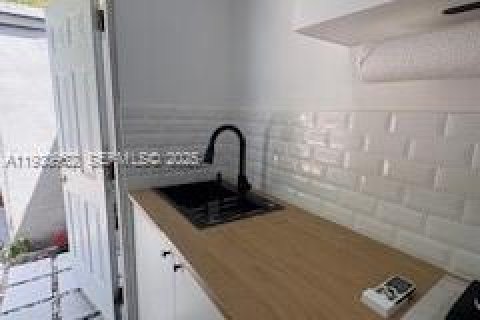 Снять в аренду коммерческую недвижимость в Норт-Майами, Флорида 115.85м2, № 1989957 - фото 8