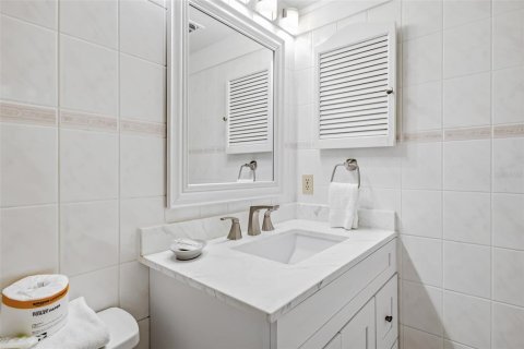 Купить кондоминиум в Индиан-Шорс, Флорида 5 комнат, 133.78м2, № 2425369 - фото 28