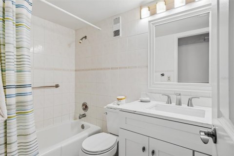 Купить кондоминиум в Индиан-Шорс, Флорида 5 комнат, 133.78м2, № 2425369 - фото 27