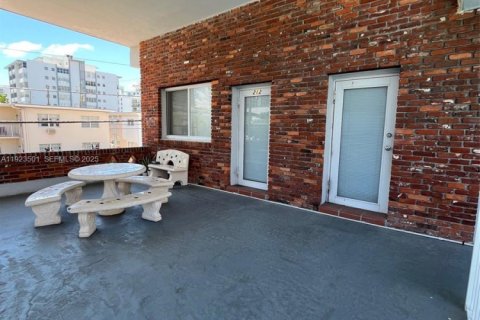 Condo in Miami Beach, Florida, 1 bedroom  № 2038859