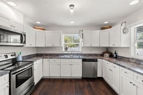 House in Saint Petersburg, Florida 2 bedrooms, 102.19 sq.m. № 1856222 - photo 11
