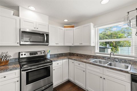 House in Saint Petersburg, Florida 2 bedrooms, 102.19 sq.m. № 1856222 - photo 13