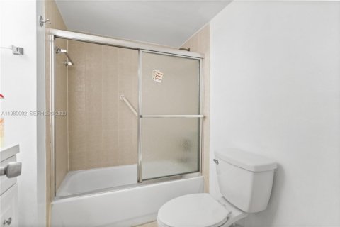 Condo in Hialeah, Florida, 3 bedrooms  № 2044106 - photo 20