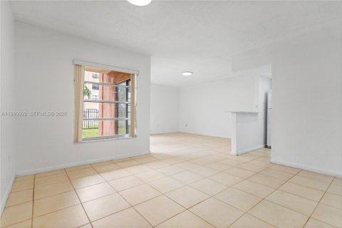 Condo in Hialeah, Florida, 3 bedrooms  № 2044106 - photo 12