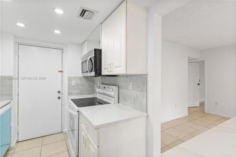 Condo in Hialeah, Florida, 3 bedrooms  № 2044106 - photo 4