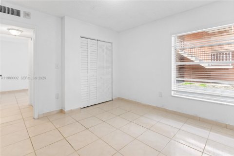 Condo in Hialeah, Florida, 3 bedrooms  № 2044106 - photo 22
