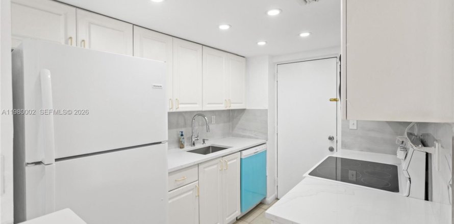 Condo in Hialeah, Florida, 3 bedrooms  № 2044106