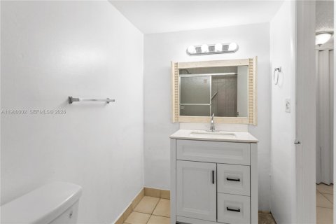 Condo in Hialeah, Florida, 3 bedrooms  № 2044106 - photo 28