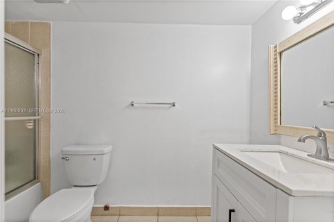 Condo in Hialeah, Florida, 3 bedrooms  № 2044106 - photo 19