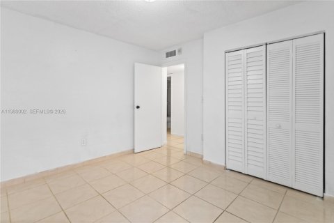 Condo in Hialeah, Florida, 3 bedrooms  № 2044106 - photo 30