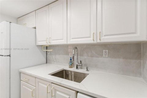 Condo in Hialeah, Florida, 3 bedrooms  № 2044106 - photo 3