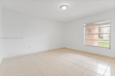 Condo in Hialeah, Florida, 3 bedrooms  № 2044106 - photo 17