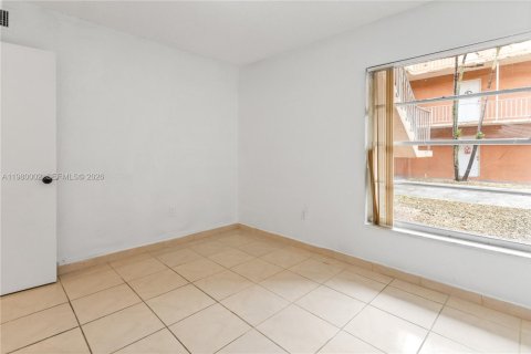 Condo in Hialeah, Florida, 3 bedrooms  № 2044106 - photo 23