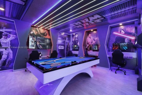 Casa en venta en Kissimmee, Florida, 8 dormitorios, 398.46 m2 № 1963327 - foto 19