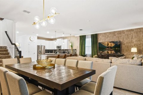 Casa en venta en Kissimmee, Florida, 8 dormitorios, 398.46 m2 № 1963327 - foto 5