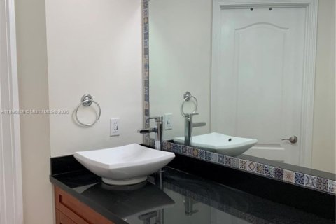 Снять в аренду таунхаус в Майами, Флорида 3 спальни, 136.19м2, № 2014878 - фото 17