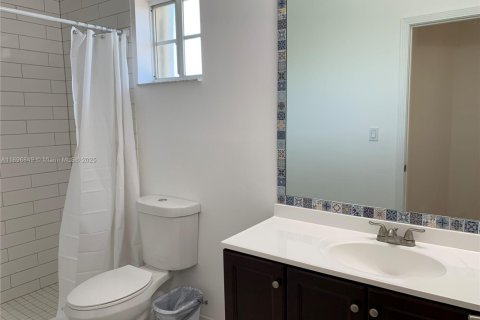 Снять в аренду таунхаус в Майами, Флорида 3 спальни, 136.19м2, № 2014878 - фото 24