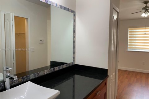 Снять в аренду таунхаус в Майами, Флорида 3 спальни, 136.19м2, № 2014878 - фото 20