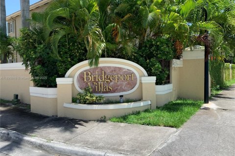 Снять в аренду таунхаус в Майами, Флорида 3 спальни, 136.19м2, № 2014878 - фото 26