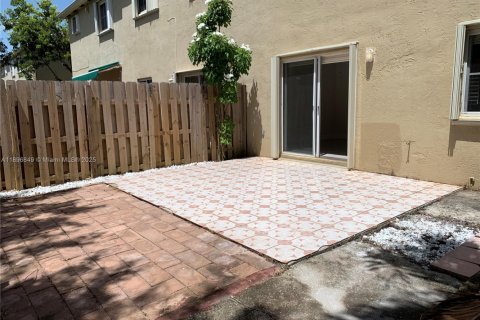 Снять в аренду таунхаус в Майами, Флорида 3 спальни, 136.19м2, № 2014878 - фото 8