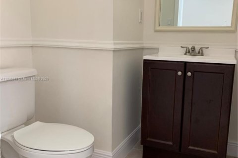 Снять в аренду таунхаус в Майами, Флорида 3 спальни, 136.19м2, № 2014878 - фото 12