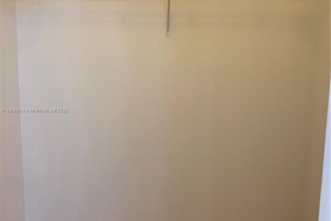 Снять в аренду таунхаус в Майами, Флорида 3 спальни, 136.19м2, № 2014878 - фото 18