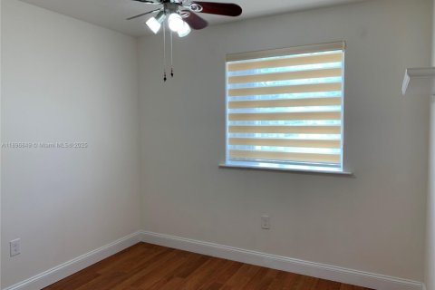 Снять в аренду таунхаус в Майами, Флорида 3 спальни, 136.19м2, № 2014878 - фото 14