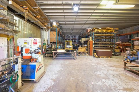 Propiedad comercial en venta en Miami, Florida № 1934735 - foto 4