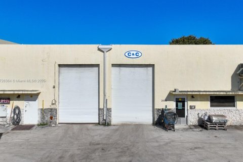 Propiedad comercial en venta en Miami, Florida № 1934735 - foto 3