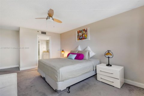 Condo in Fort Lauderdale, Florida, 2 bedrooms  № 1892753 - photo 13
