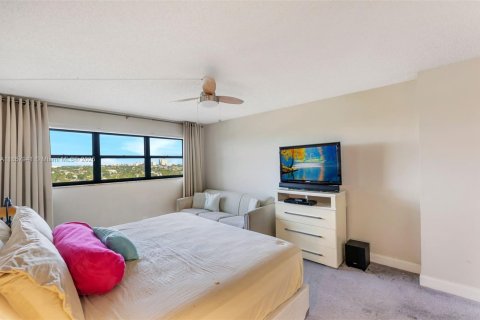 Condo in Fort Lauderdale, Florida, 2 bedrooms  № 1892753 - photo 12