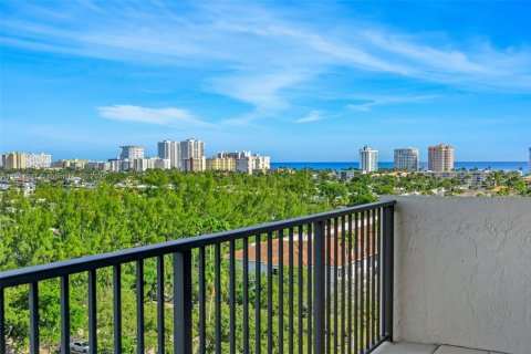 Condo in Fort Lauderdale, Florida, 2 bedrooms  № 1892753 - photo 1