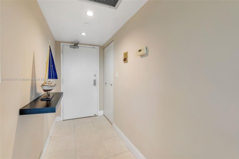 Condo in Fort Lauderdale, Florida, 2 bedrooms  № 1892753 - photo 19
