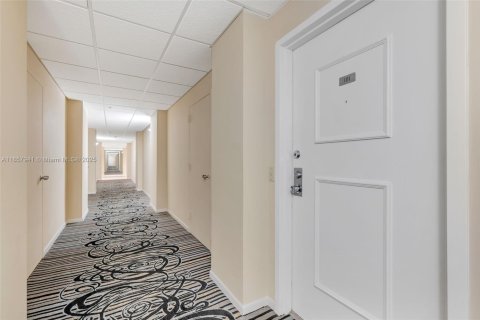 Condo in Fort Lauderdale, Florida, 2 bedrooms  № 1892753 - photo 25